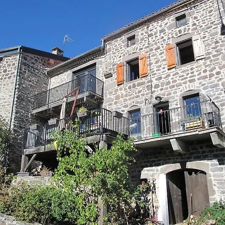 Maison Dans Un Village Au Calme Et Au Frais. Nadaillat