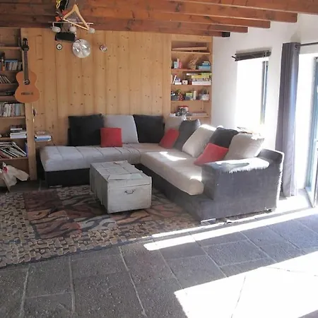 Maison Dans Un Village Au Calme Et Au Frais. Nadaillat